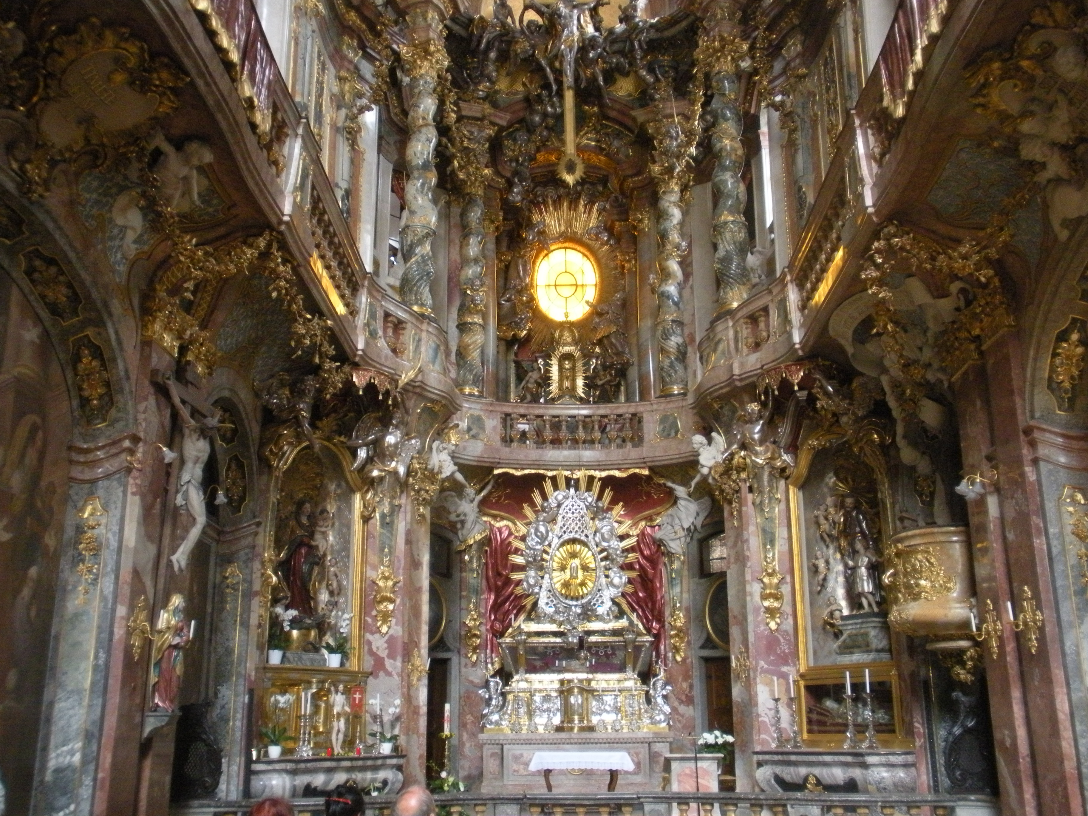 Азамкирхе мюнхен. Азамкирхе в Мюнхене. Церковь Азамкирхе в Мюнхене. Базилика св. Иоанна Непомука. Церковь Мюнхен внутри.